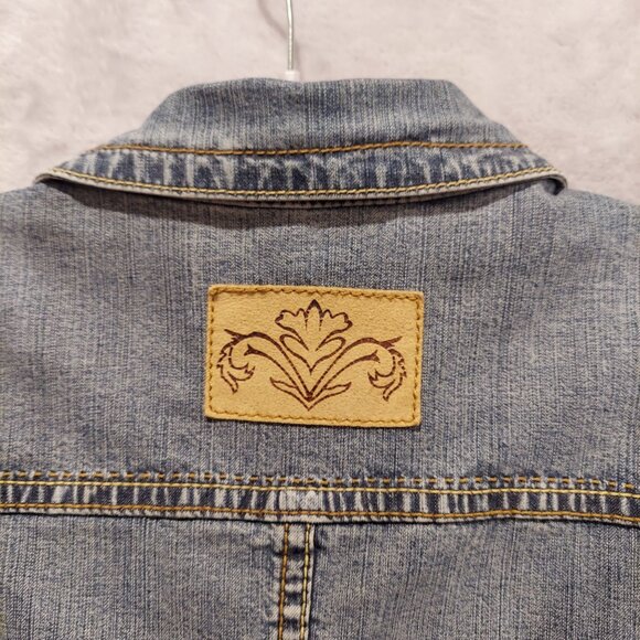 Cabi Jean jacket womens M Blue Denim Logo cropped Long sleeves waist tabs beachy - Picture 9 of 13